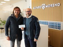 Álvaro Moreno recibe el sello de la “Red de Empresas por el Empleo con Apoyo” de Down España por su proyecto de “Tiendas con Alma” - Gastronomía y Moda