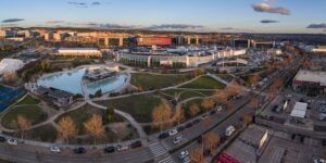 El centro comercial H2O acelera su transformación con nuevas marcas, reaperturas y la recuperación de su emblemático lago - Gastronomía y Moda