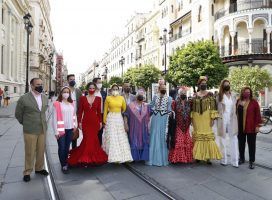 El Ayuntamiento de Sevilla inaugura dos exposiciones de fotografías enmarcadas en las iniciativas de apoyo a la industria de la moda flamenca - Gastronomía y Moda
