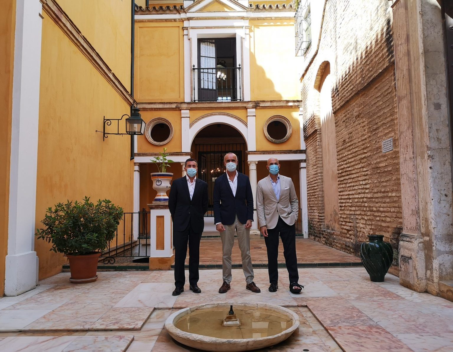 El Ayuntamiento de Sevilla y LANDALUZ acuerdan impulsar la gastronomía en la oferta turística - Gastronomía y Moda