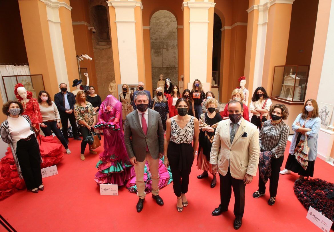 El Ayuntamiento de Sevilla y la agencia Doble Erre organizan un desfile virtual de moda flamenca El Ayuntamiento de Sevilla y la agencia Doble Erre organizan un desfile virtual de moda flamenca - Gastronomía y Moda