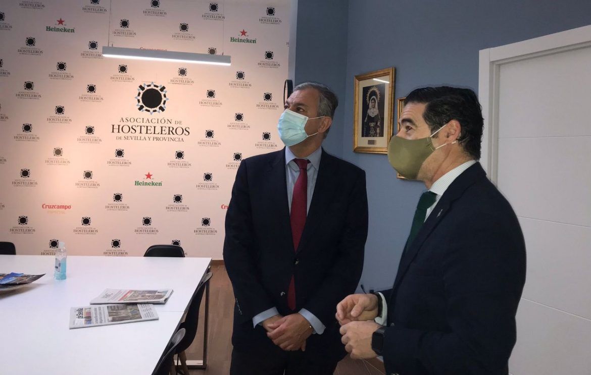 El alcalde de Tomares, José Luis Sanz visita la nueva sede de la Asociación de Hosteleros de Sevilla y Provincia (AHS) - Gastronomía y Moda