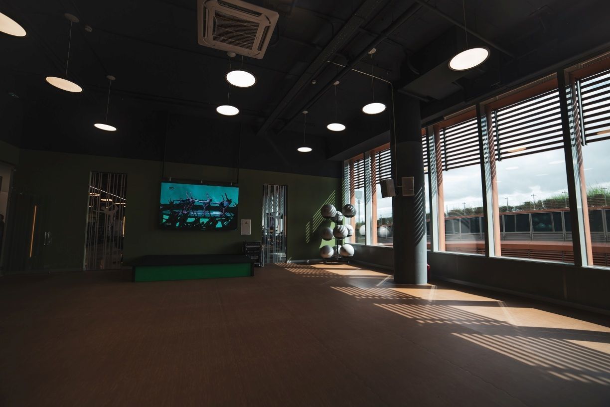 El centro de fitness YO10 Sportclub del Centro Comercial TORRE SEVILLA incorpora a su oferta un curso de profesor de yoga - Gastronomía y Moda