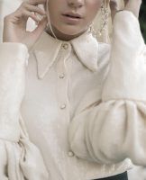 Espectacular camisa de lentejuelas y falda voluminosa by Manuel Zerpa - Gastronomía y Moda