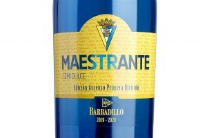 Barbadillo conmemora la vuelta a primera división del Cádiz CF con una edición limitada de Maestrante Cadista - Gastronomía y Moda