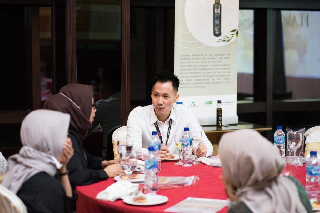 Extenda abre camino al AOVE andaluz en Indonesia ante unos consumidores asiáticos muy interesados en sus beneficios para la salud - Gastronomía y Moda