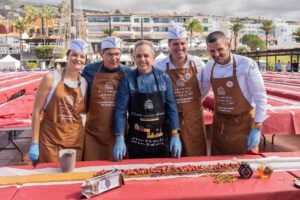 Santiago del Teide entra en la historia con el turrón más largo del mundo elaborado con producto local - Gastronomía y Moda