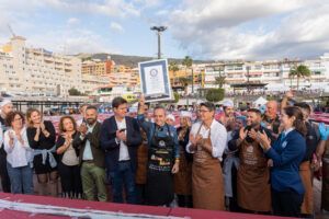 Santiago del Teide entra en la historia con el turrón más largo del mundo elaborado con producto local - Gastronomía y Moda