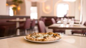 RICCA, la primera barra omakase de pizzas de España, abre sus puertas en Sevilla - Gastronomía y Moda