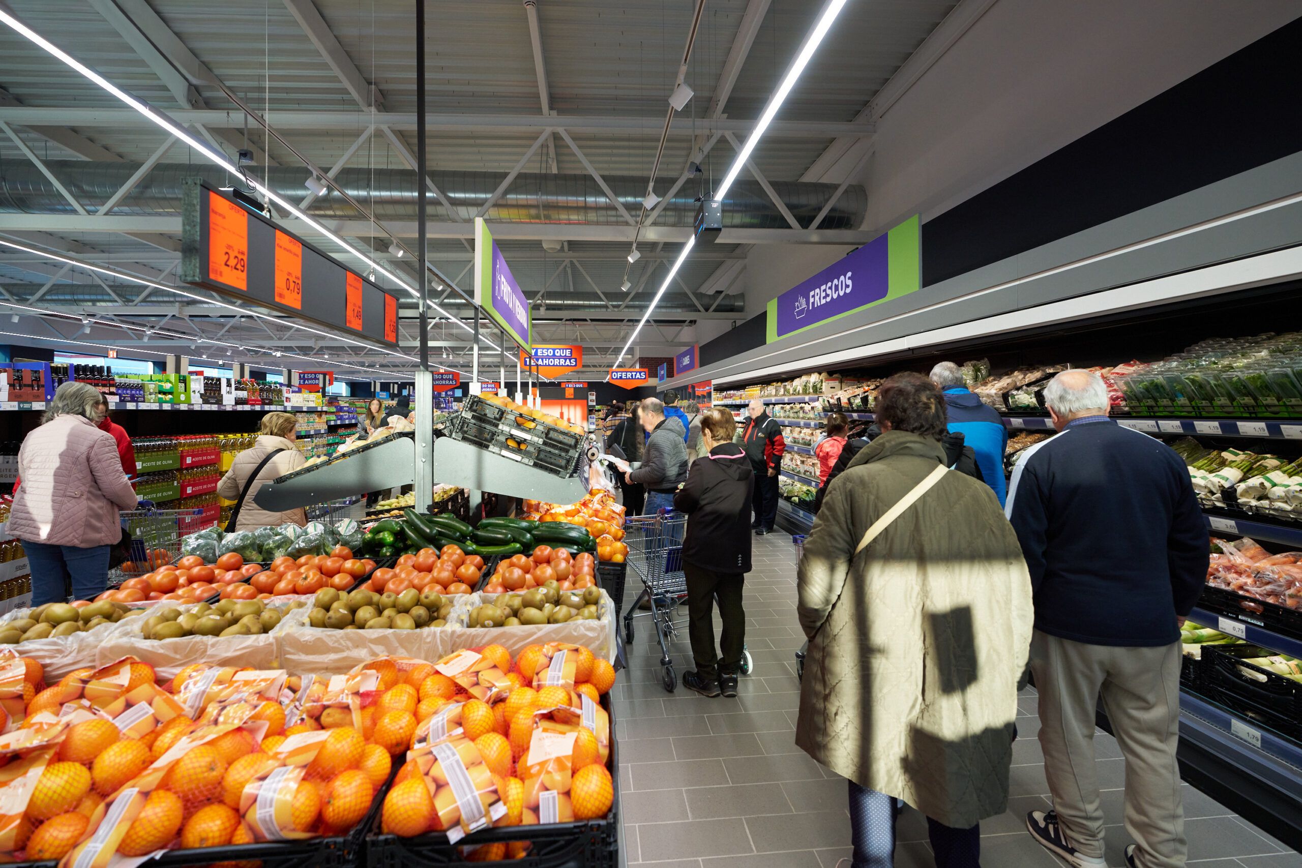 ALDI permite ahorrar hasta 40 euros semanales a las familias españolas y bajó el precio de 1.281 productos entre octubre de 2024 y octubre de 2025 - Gastronomía y Moda