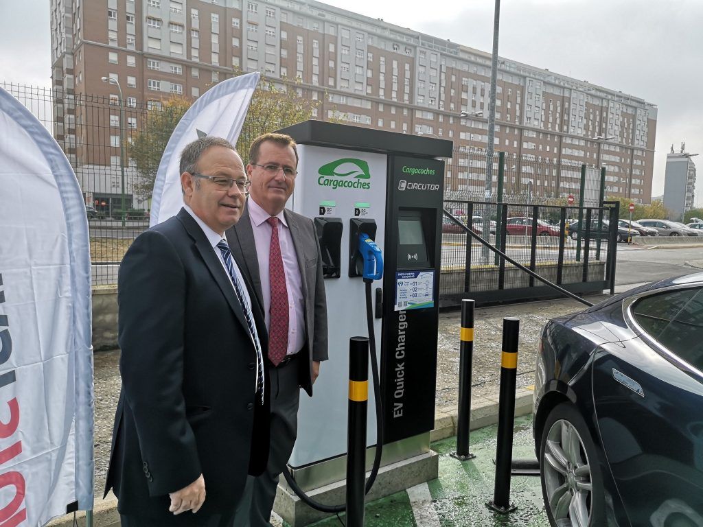 Sevilla, elegida para la instalación del primer punto de una red de recarga rápida de vehículos eléctricos