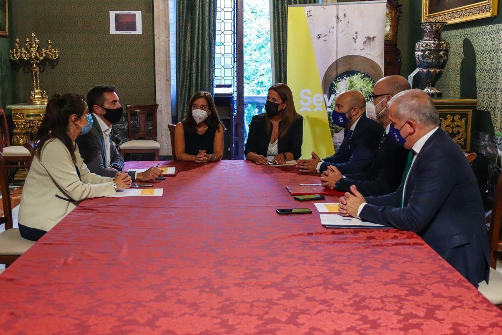 El Ayuntamiento de Sevilla y el de A Coruña acuerdan intensificar su promoción turística recíproca y trabajar para la mejora de la conectividad aérea entre ambas ciudades - Gastronomía y Moda
