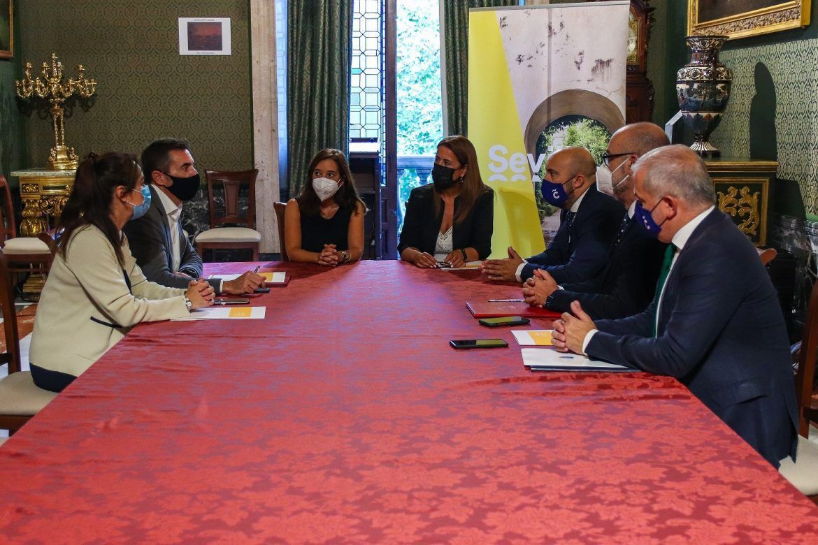 El Ayuntamiento de Sevilla y el de A Coruña acuerdan intensificar su promoción turística recíproca y trabajar para la mejora de la conectividad aérea entre ambas ciudades - Gastronomía y Moda