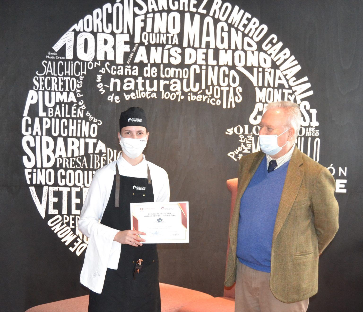 Fundación Osborne y Fundación Nuevo Hogar Betania hacen entrega de diplomas a la primera promoción de alumnos de la Escuela Gastro Osborne - Gastronomía y Moda