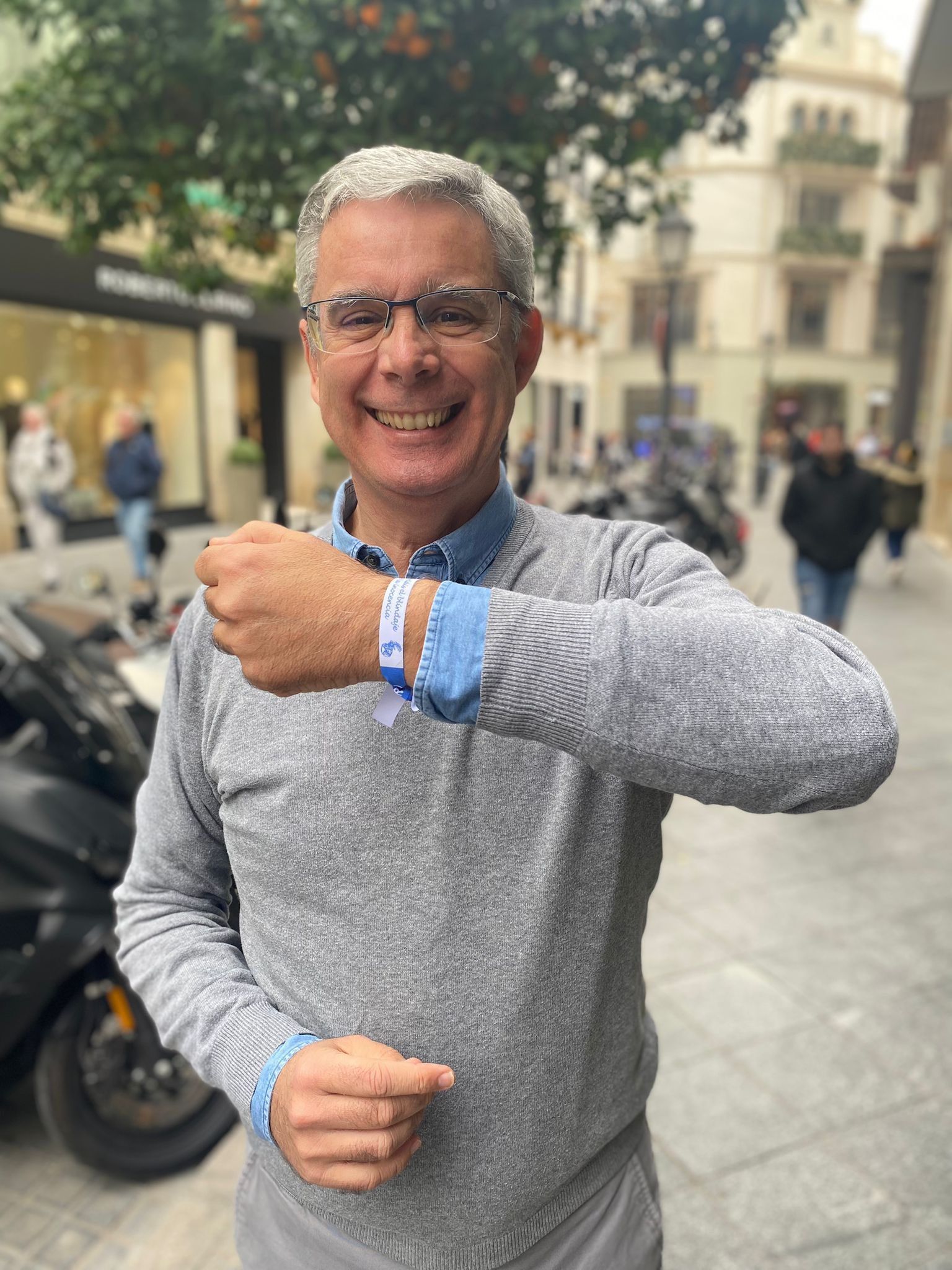 Éxito de la campaña con las pulseras del Gran Visir de la Cabalgata de Sevilla 2024 - Gastronomía y Moda