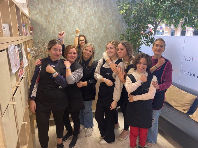 Éxito de la campaña con las pulseras del Gran Visir de la Cabalgata de Sevilla 2024 - Gastronomía y Moda
