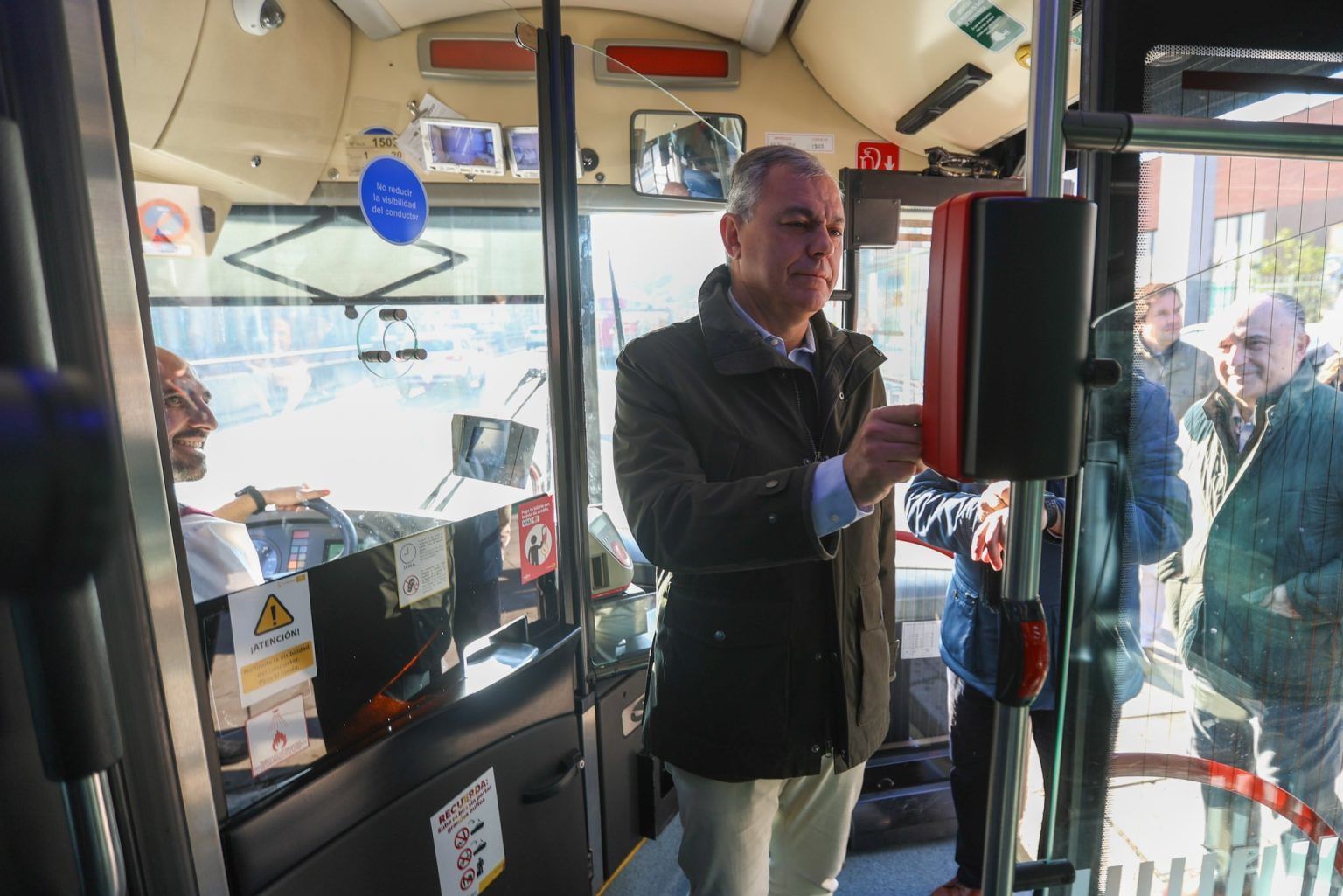 Pagar con tarjeta en los autobuses de Tussam en Sevilla ya es una realidad Pagar con tarjeta en los autobuses de Tussam en Sevilla ya es una realidad - Gastronomía y Moda