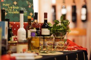 Díaz Ayuso se vuelca con los alimentos de proximidad con la campaña 'Para Navidad, regala Madrid' - Gastronomía y Moda