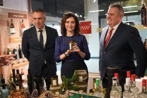 Díaz Ayuso se vuelca con los alimentos de proximidad con la campaña 'Para Navidad, regala Madrid' - Gastronomía y Moda
