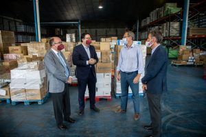 El Colegio de Gestores Administrativos de Sevilla entrega 12.500 kilos de alimentos para ayudar a la labor del Banco de Alimentos - Gastronomía y Moda