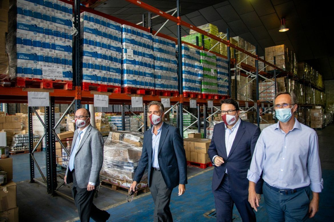 El Colegio de Gestores Administrativos de Sevilla entrega 12.500 kilos de alimentos para ayudar a la labor del Banco de Alimentos El Colegio de Gestores Administrativos de Sevilla entrega 12.500 kilos de alimentos para ayudar a la labor del Banco de Alimentos - Gastronomía y Moda