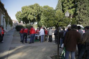 Sesenta y cinco personas sin techo reciben una berza jerezana del “Chef del Sherry” del Restaurante La Carboná - Gastronomía y Moda
