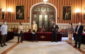 El Ayuntamiento de Sevilla, hosteleros y vecinos acuerdan medidas que compatibilizan la reactivación de la economía y el empleo de los bares y restaurantes con el derecho al descanso de los residentes - Gastronomía y Moda