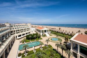 El balneario de lujo frente al Mediterráneo que conquista España y se cuela entre los mejores de 2026 - Gastronomía y Moda