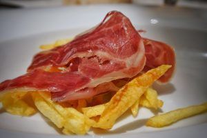Lalola de Javi Abascal lanza el menú degustación 100% ibérico - Gastronomía y Moda