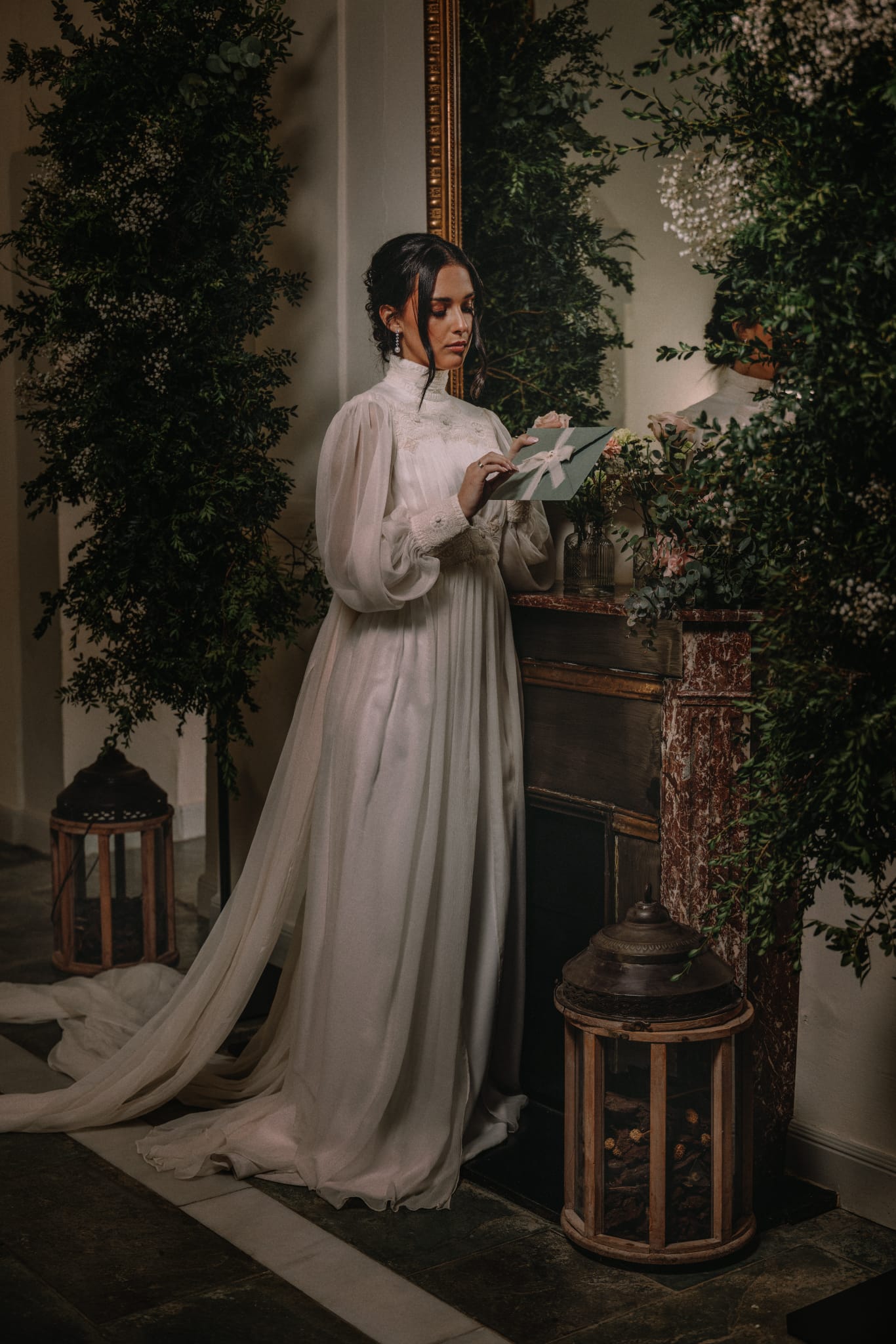 "Reflejos Románticos: La Nueva Colección de María Diezma Fusiona Tradición y Modernidad" - Gastronomía y Moda