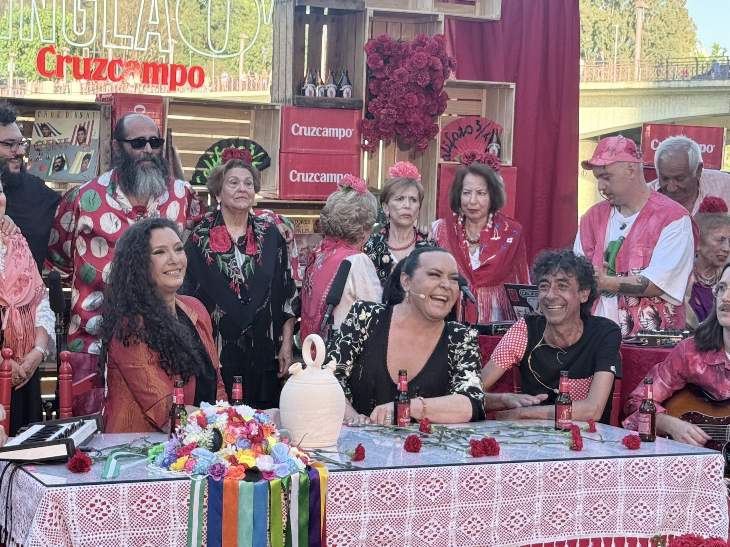 Cruzcampo revoluciona la Feria de Abril con una sevillana inédita junto a Califato 3/4, Falete y Tomasito - Gastronomía y Moda