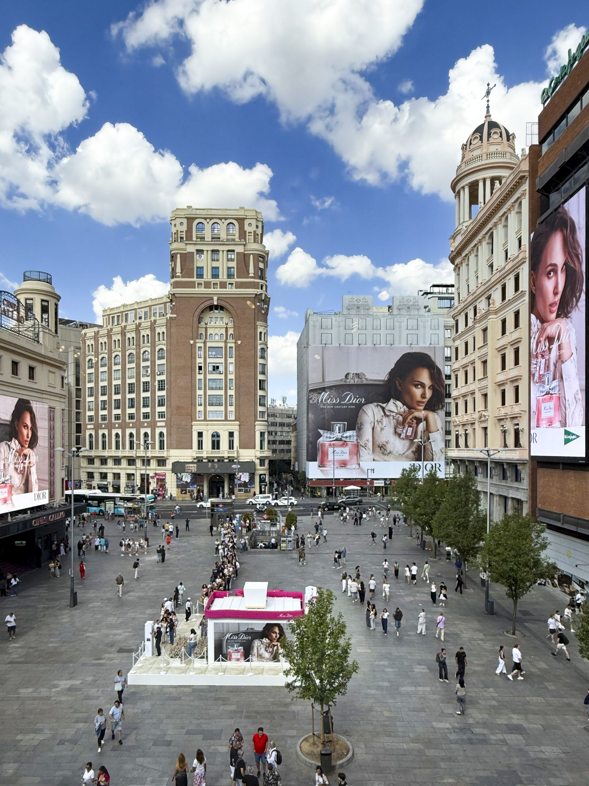 Dior lleva el universo de Miss Dior a Callao con una experiencia inmersiva que recibe cerca de 5.000 visitantes - Gastronomía y Moda