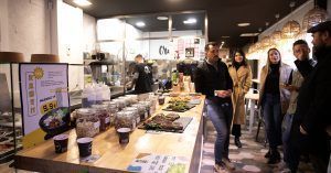 Crudo Bowl, la cadena de restaurantes de comida saludable, celebra su 3º Aniversario y nos invita a replantar nuestro futuro junto a Bosquia - Gastronomía y Moda