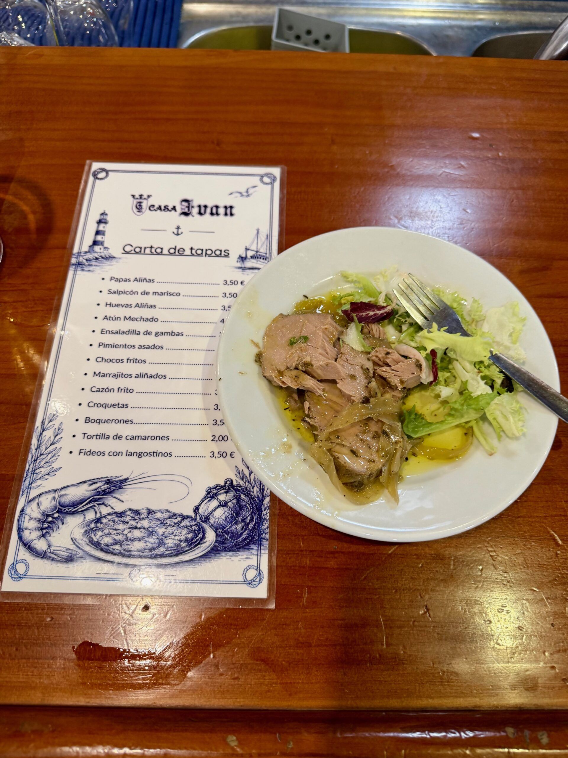 Casa Juan, el sabor de la cocina tradicional en Sanlúcar de Barrameda donde la barra sigue siendo protagonista - Gastronomía y Moda