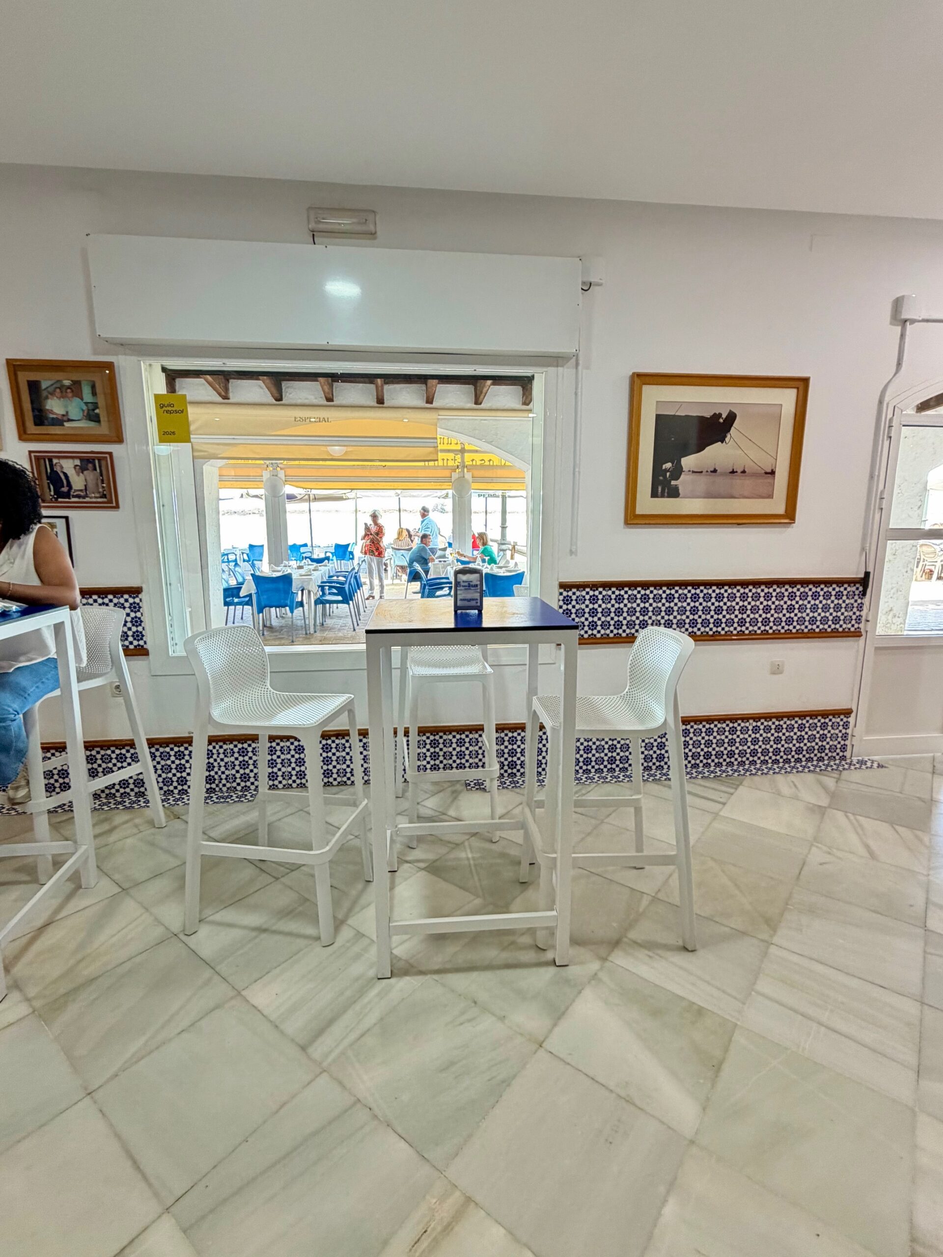 Casa Juan, el sabor de la cocina tradicional en Sanlúcar de Barrameda donde la barra sigue siendo protagonista - Gastronomía y Moda