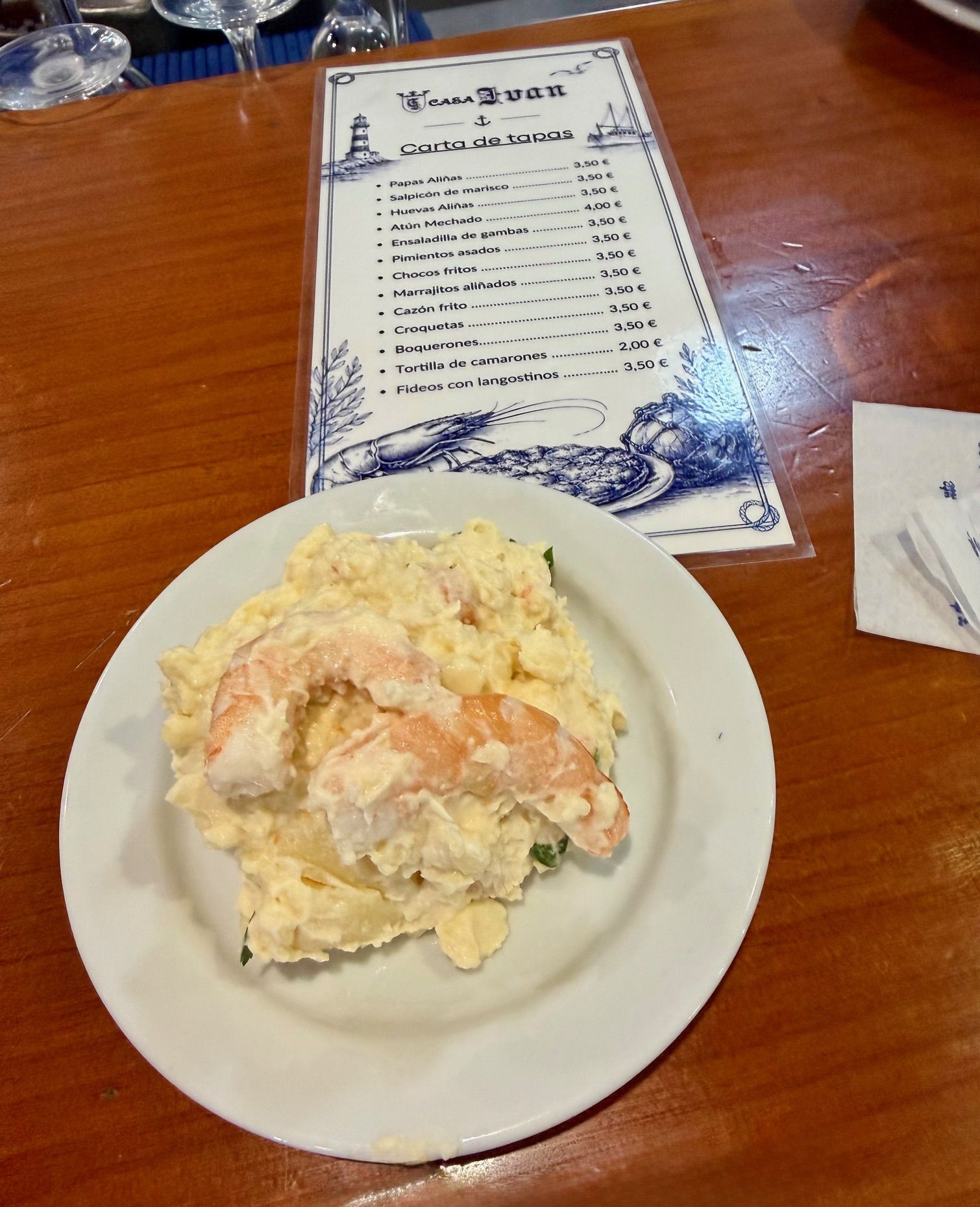 Casa Juan, el sabor de la cocina tradicional en Sanlúcar de Barrameda donde la barra sigue siendo protagonista - Gastronomía y Moda
