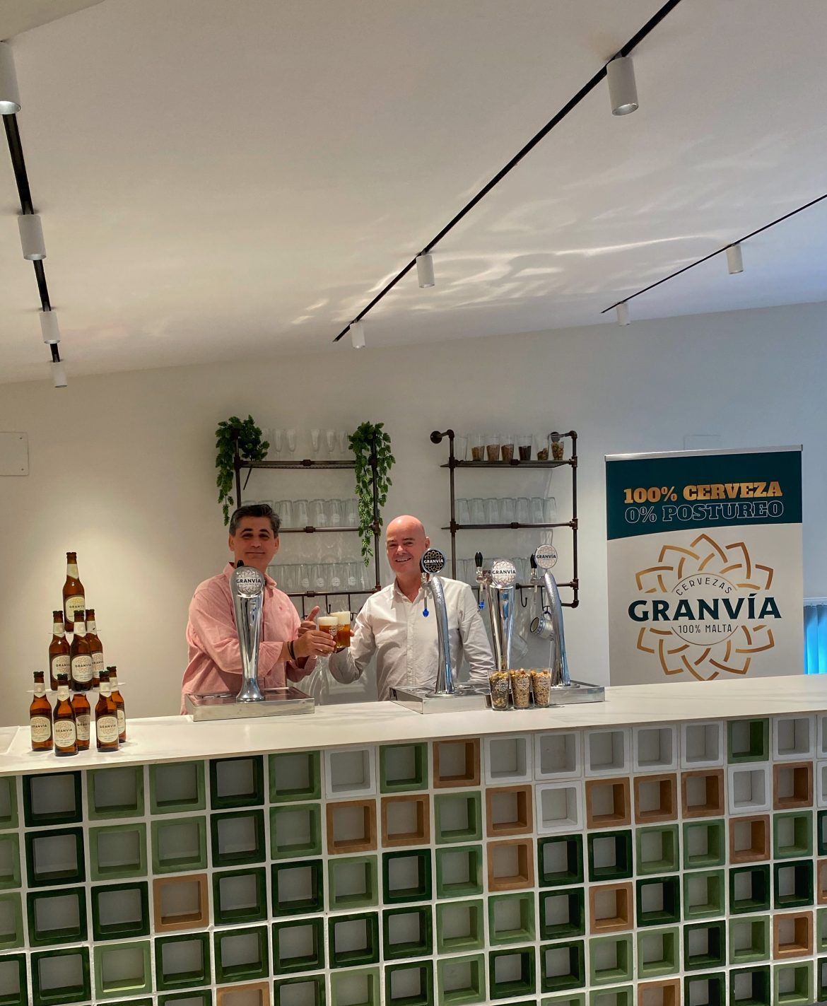 Cervezas Gran Vía, 100% Malta, frescas y fáciles de beber Cervezas Gran Vía, la cerveza 100% Malta, fresca y fácil de beber - Gastronomía y Moda