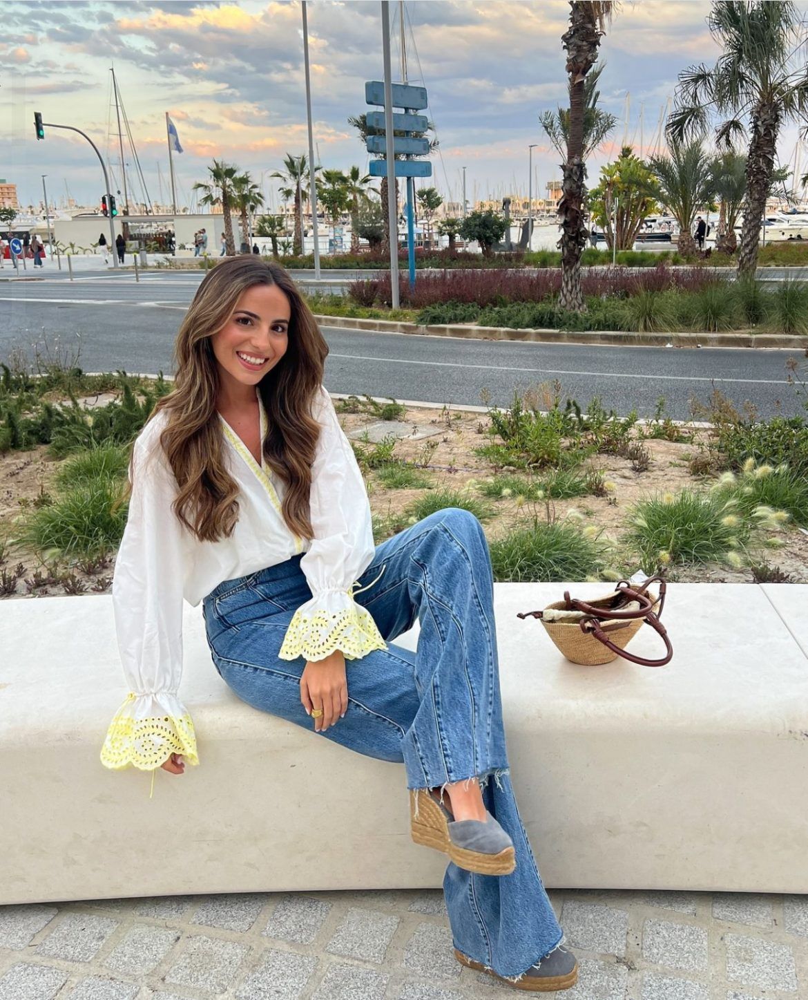 Marta Cepeda arrasa con el look de Scalpers para el verano 2024 Marta Cepeda arrasa con el look de Scalpers para el verano 2004 - Gastronomía y Moda