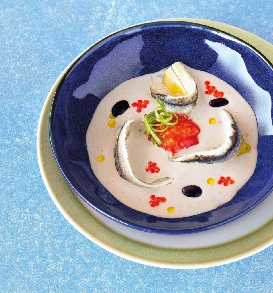 Receta con sabor malagueño: Exquisito ajo blanco de nueces con boquerones - Gastronomía y Moda