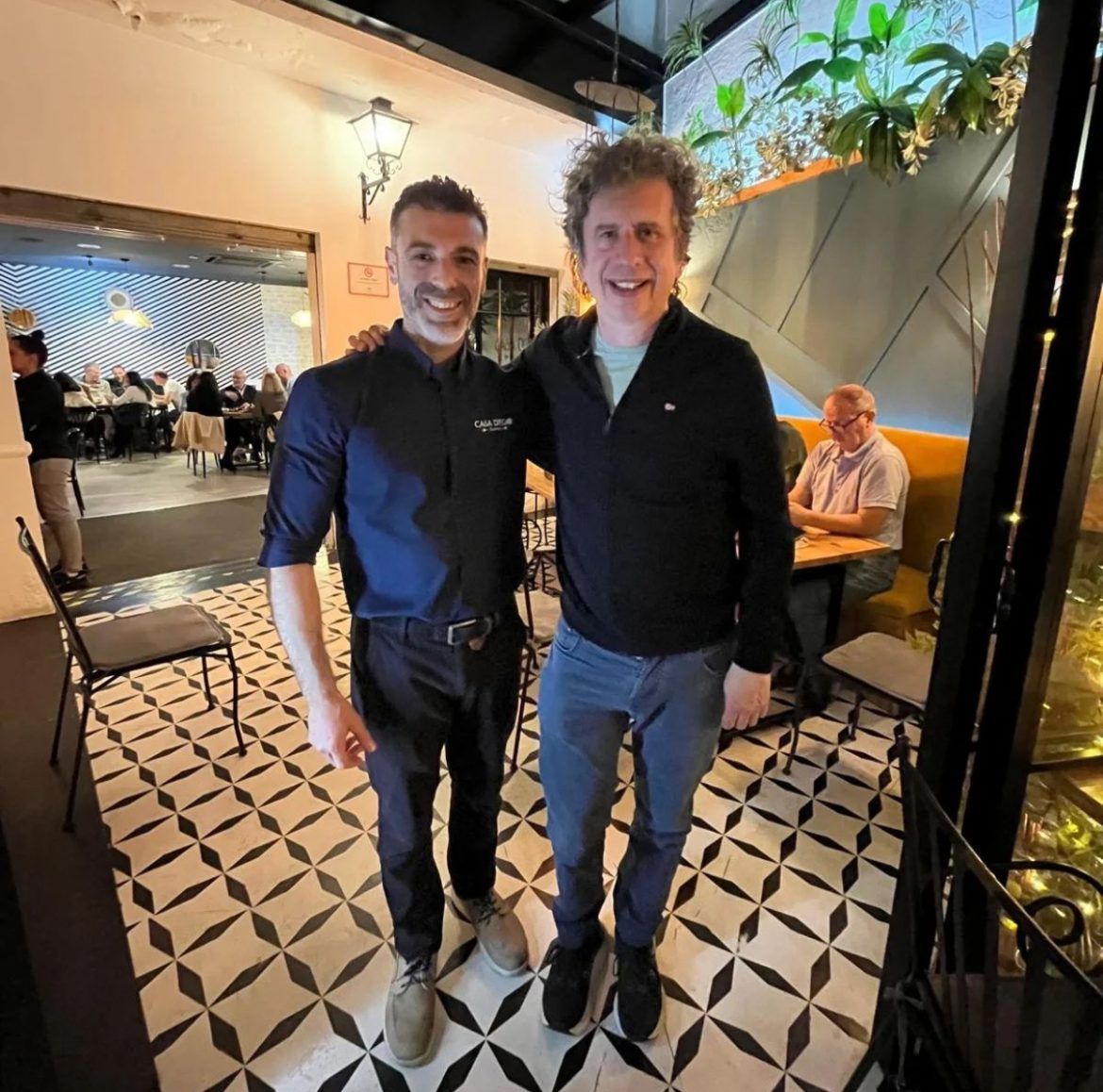 Gabino Diego y Bertín Osborne disfrutan en Casa Diego Tapas Gabino Diego y Bertín Osborne disfrutan en Casa Diego Tapas - Gastronomía y Moda