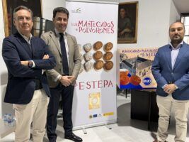 El Consejo Regulador del Mantecado y Polvorón de Estepa homenajea a la Escuela Universitaria de Osuna - Gastronomía y Moda