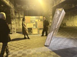 Mónica Mays interviene Matadero Madrid con Pulgar, una escultura expandida sobre memoria y materia - Gastronomía y Moda