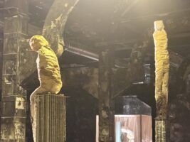 Mónica Mays interviene Matadero Madrid con Pulgar, una escultura expandida sobre memoria y materia - Gastronomía y Moda