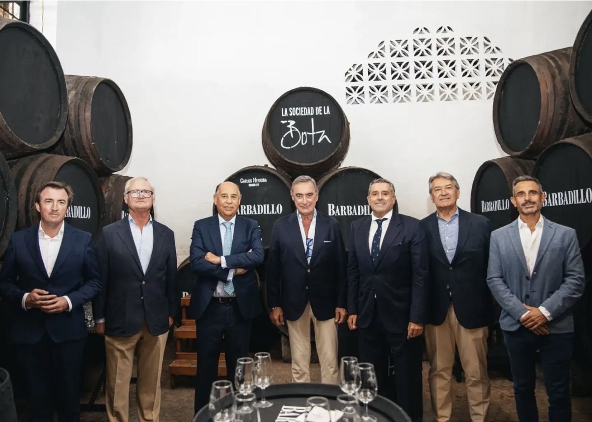 Carlos Herrera inaugura La Sociedad de la Bota de Barbadillo en Sanlúcar de Barrameda - Gastronomía y Moda