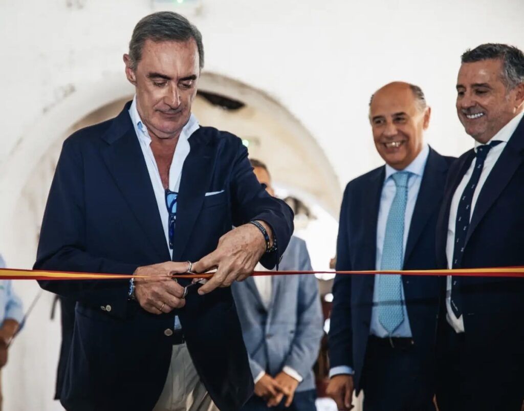 Carlos Herrera inaugura La Sociedad de la Bota de Barbadillo en Sanlúcar de Barrameda - Gastronomía y Moda