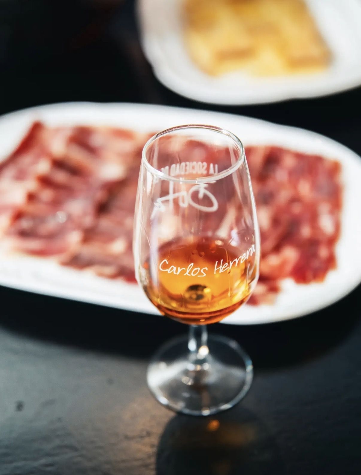Carlos Herrera inaugura La Sociedad de la Bota de Barbadillo en Sanlúcar de Barrameda - Gastronomía y Moda
