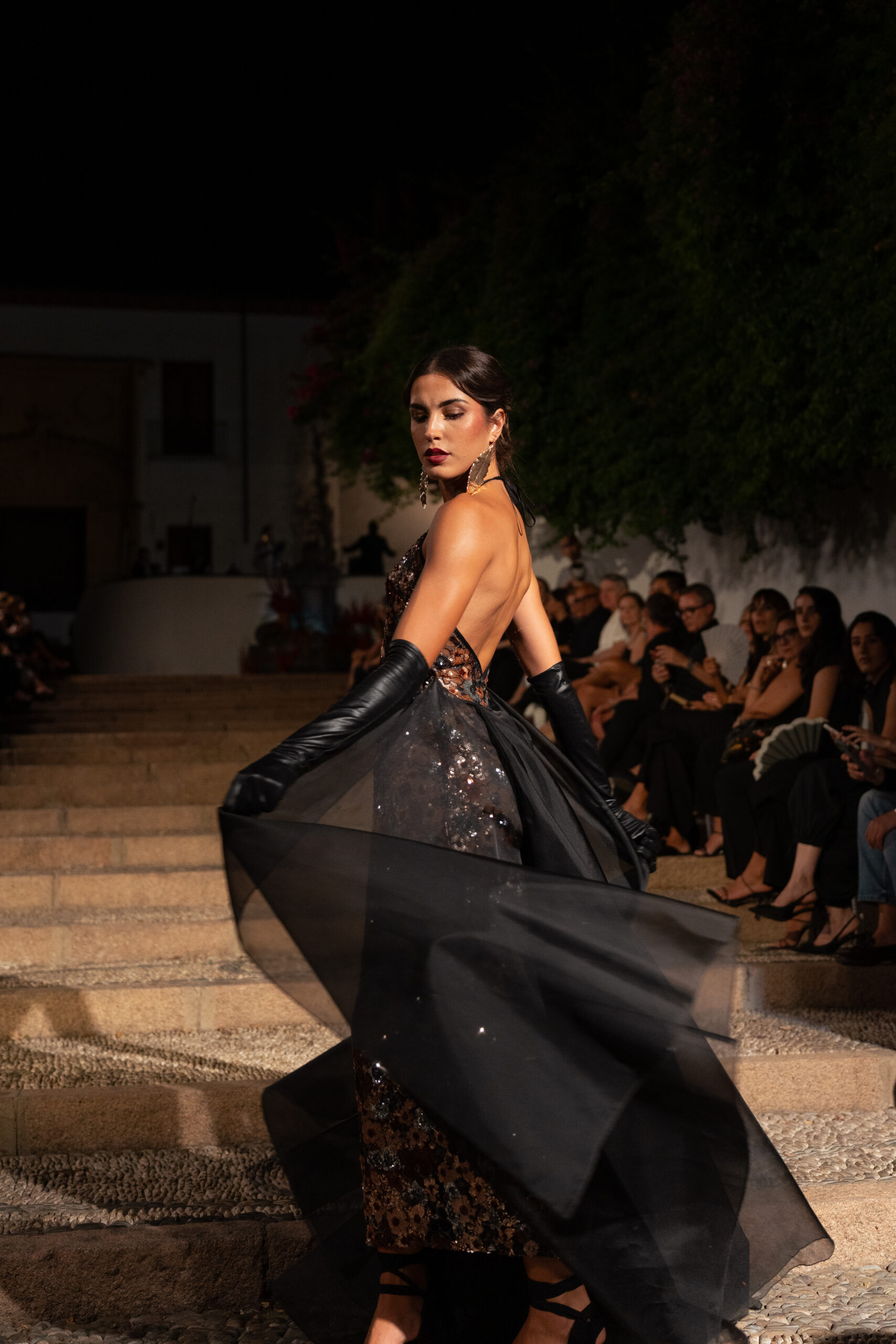 Córdoba Eterna convierte Capuchinos y la Cuesta del Bailío en una pasarela de alta costura ante más de 500 personas - Gastronomía y Moda