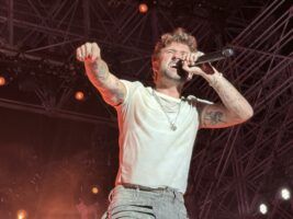 Así fue el concierto de Dani Fernández en Icónica Sevilla Fest: emoción, himnos y 16.500 personas - Gastronomía y Moda