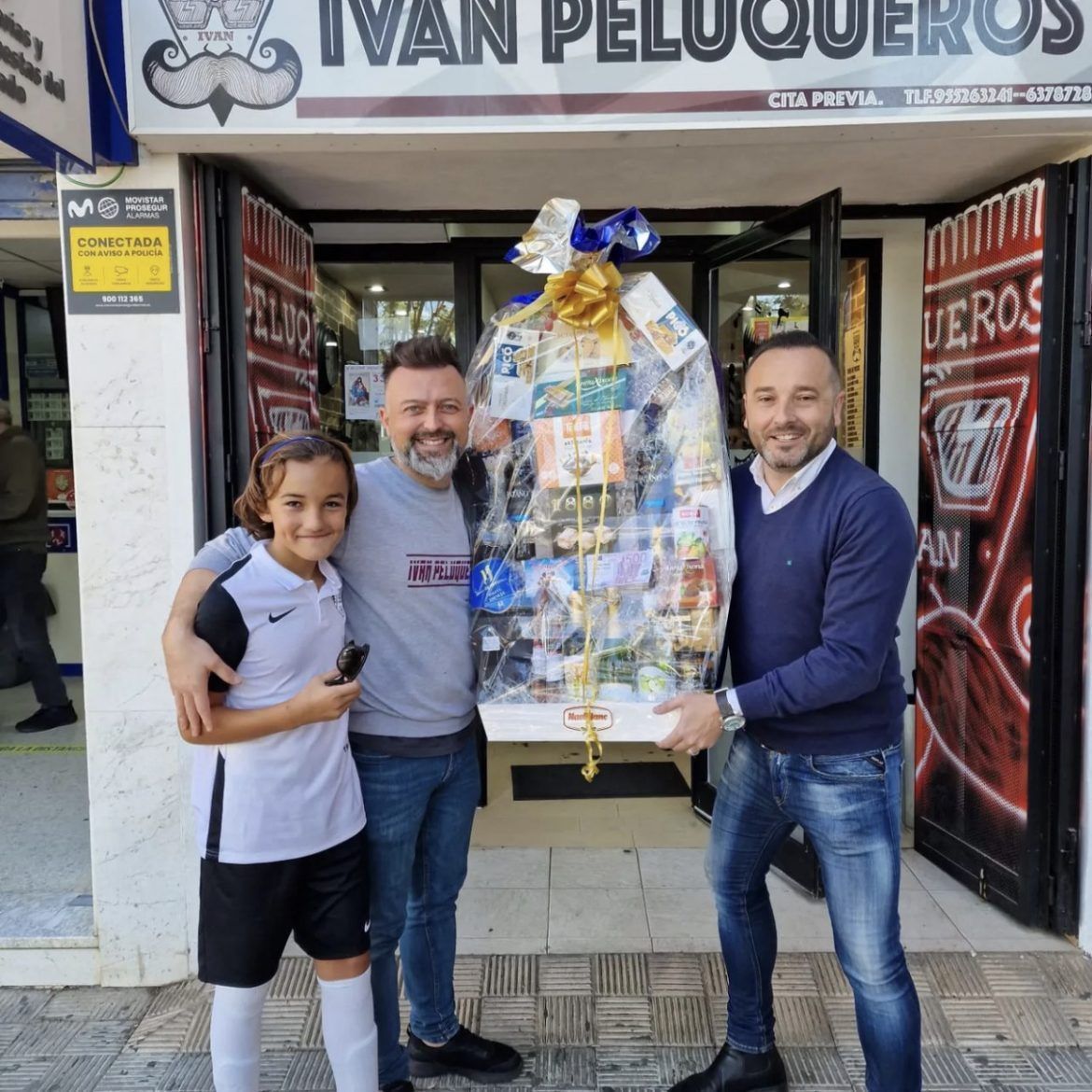 La espectacular cesta de Navidad de Iván Peluqueros ya tiene dueño La espectacular cesta de Navidad de Iván Peluqueros ya tiene dueño - Gastronomía y Moda