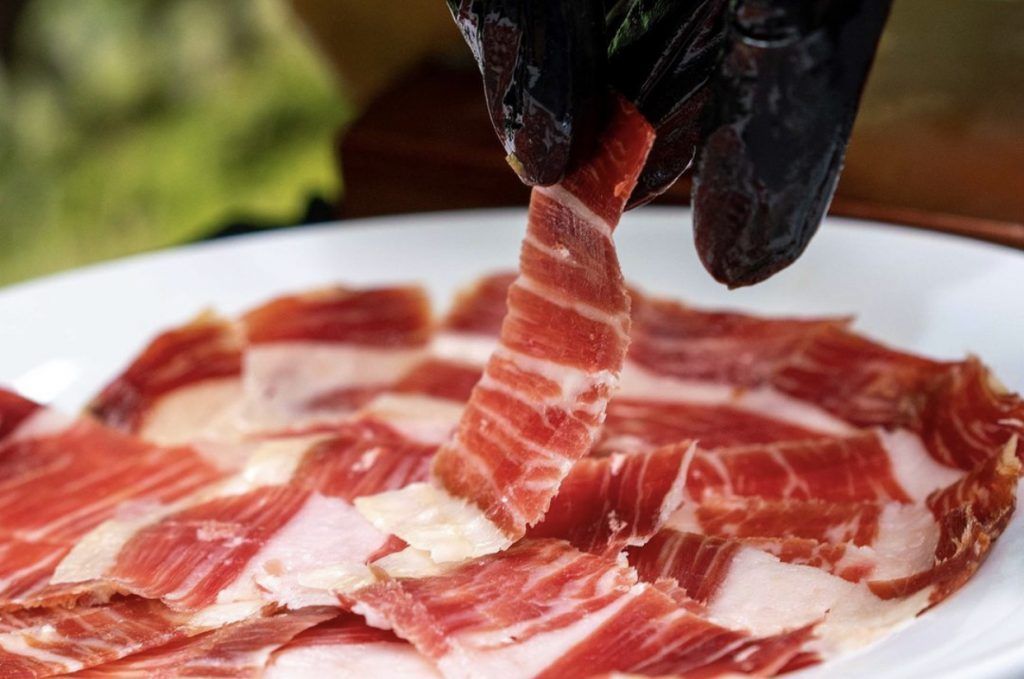 Los Romeros de Alanís tienen el jamón ibérico que alegra siempre hasta los paladares más exclusivos y exigentes - Gastronomía y Moda